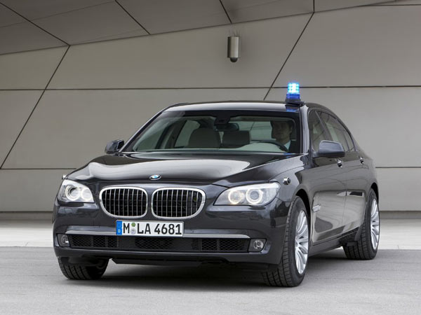 పోలీసులకు ముఖేష్ అంబానీ బిఎమ్‌డబ్ల్యూ ఎక్స్5