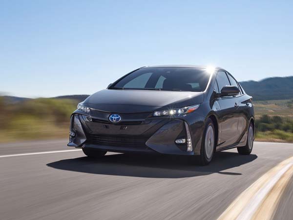 సోలార్ రూఫ్ టాప్‌తో టయోటా ప్రియస్