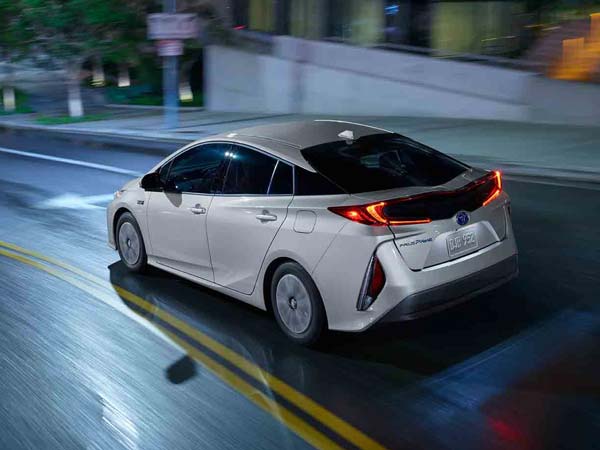 సోలార్ రూఫ్ టాప్‌తో టయోటా ప్రియస్