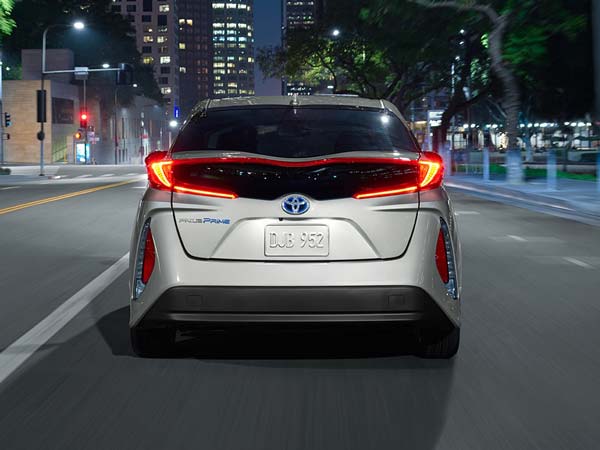 సోలార్ రూఫ్ టాప్‌తో టయోటా ప్రియస్