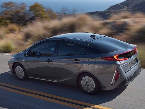 సోలార్ రూఫ్ టాప్‌తో టయోటా ప్రియస్