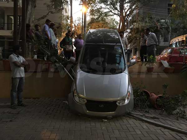 బెంగళూరులో మహీంద్రా ఇ2ఒ యాక్సిడెంట్ వైరల్