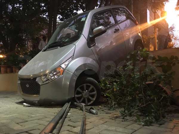 బెంగళూరులో మహీంద్రా ఇ2ఒ యాక్సిడెంట్ వైరల్