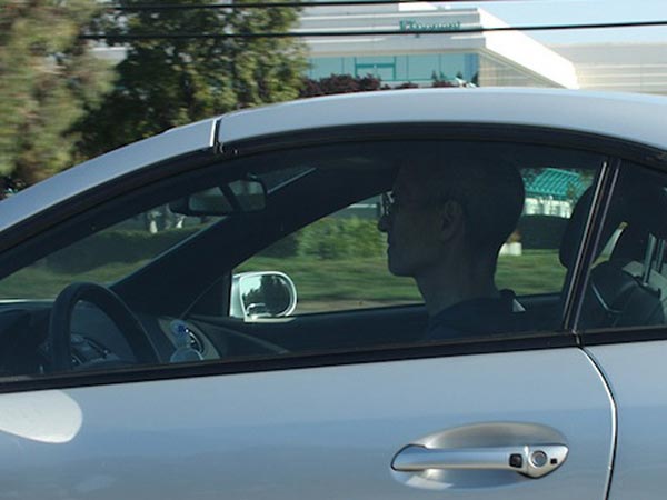 స్టీవ్ జాబ్ కారుకు ఇప్పటికీ నెంబర్ ప్లేట్ లేదెందుకు