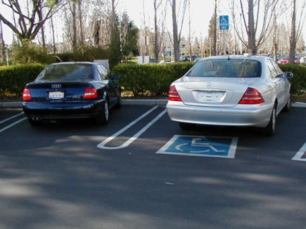 స్టీవ్ జాబ్ కారుకు ఇప్పటికీ నెంబర్ ప్లేట్ లేదెందుకు