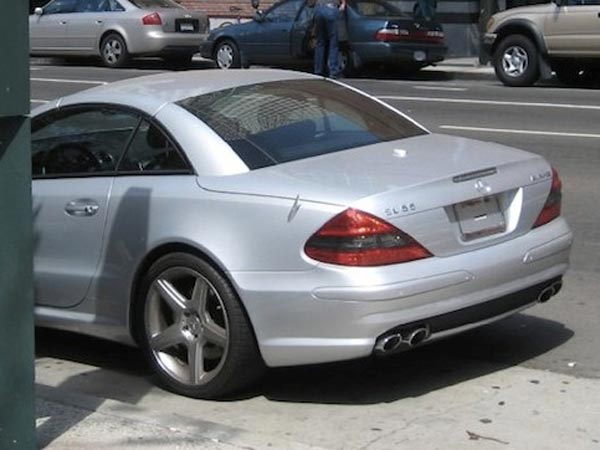 స్టీవ్ జాబ్ కారుకు ఇప్పటికీ నెంబర్ ప్లేట్ లేదెందుకు