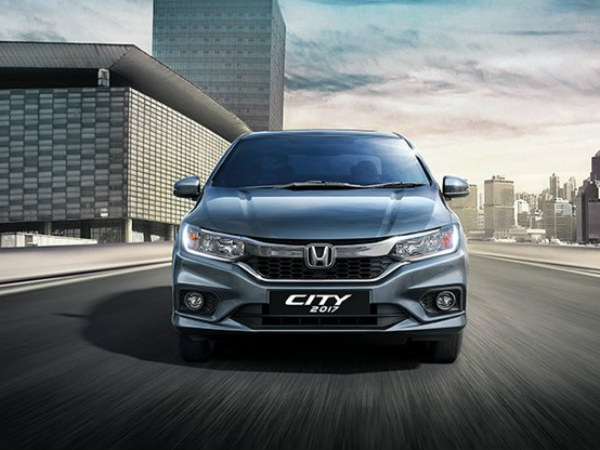 గాడిదతో కారు లాగించిన కార్ ఓనర్