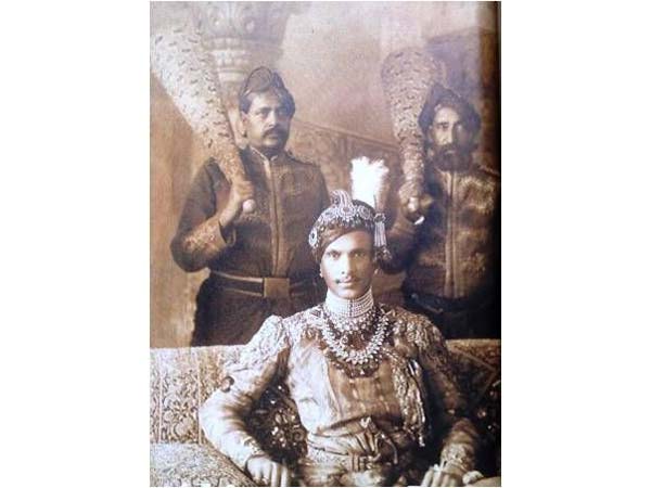 రోల్స్ రాయిస్ చేత క్షమాపణలు చెప్పించుకున్న అల్వార్ రాజా జైసింగ్