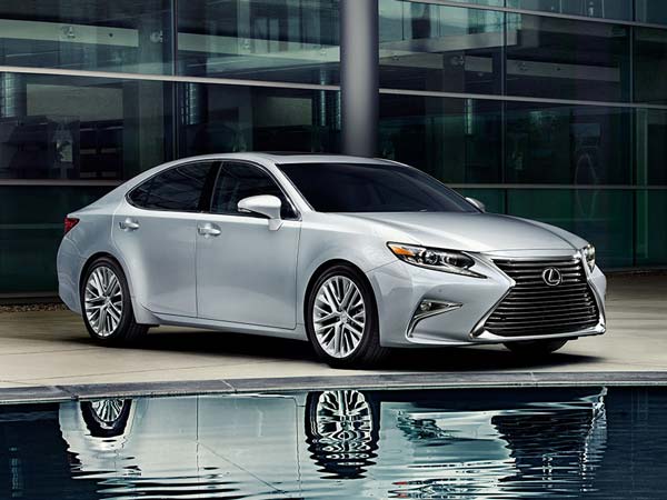 రెండు కార్లతో అధికారికంగా విచ్చేసిన లెక్సస్ కార్ల కంపెనీ