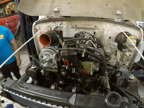 నీటిలో నడిచే జీపు