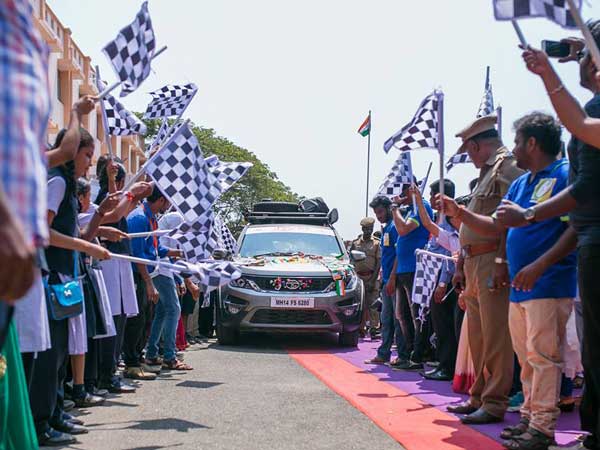 కోయంబత్తూర్ నుండి లండన్‌కు ముగ్గురు మహిళల రోడ్ ట్రిప్