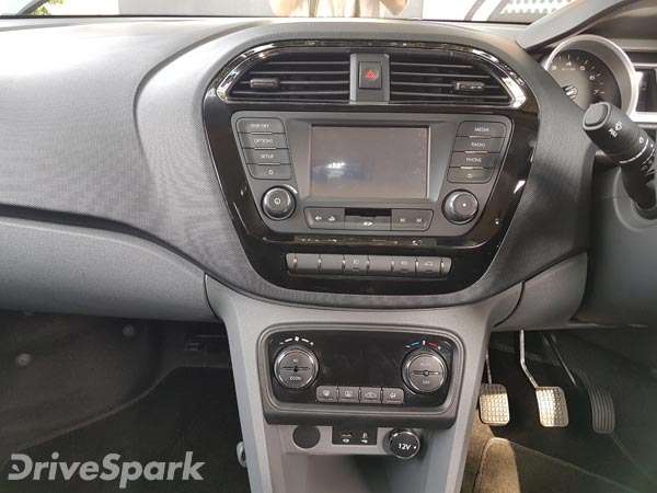  ఇన్ఫోటైన్‌మెంట్ సిస్టమ్