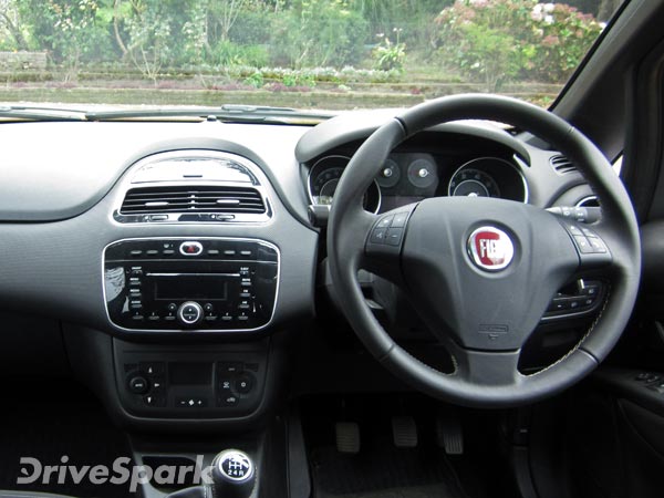 ఫియట్ పుంటో ఎవో ప్యూర్ హ్యాచ్‌బ్యాక్ విడుదల