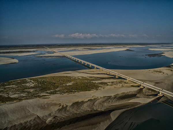 భారత దేశపు అత్యంత పొడవైన ధోలా-సాదియా వంతెన