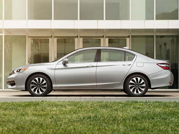 దేశీయంగా ఉన్న 9 ఉద్గార రహిత హైబ్రిడ్ మరియు ఎలక్ట్రిక్ కార్లు