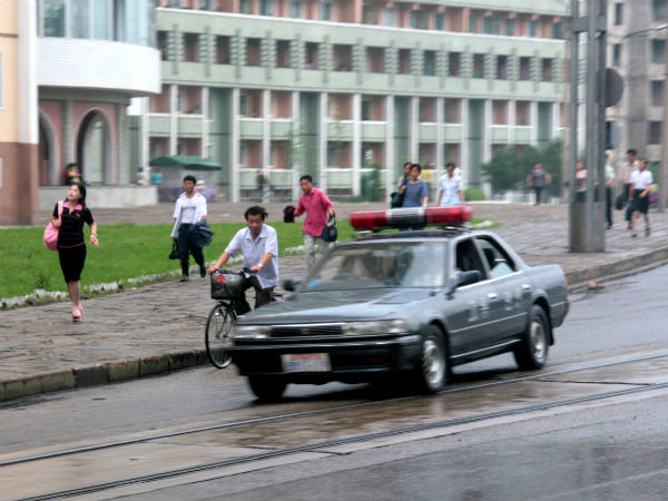 ఉత్తర కొరియాలో భయంకరమైన డ్రైవింగ్ రూల్స్