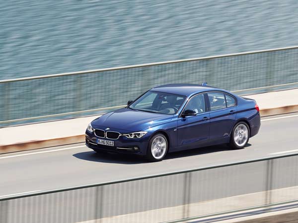 బిఎమ్‌డబ్ల్యూ 3-సిరీస్ 330ఐ పెట్రోల్ వేరియంట్ విడుదల