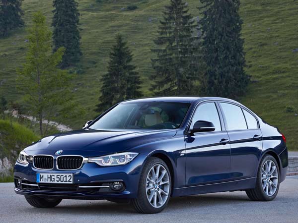 బిఎమ్‌డబ్ల్యూ 3-సిరీస్ 330ఐ పెట్రోల్ వేరియంట్ విడుదల