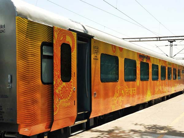 తొలి ట్రిప్పులోనే రైలు రూపు రేఖలు మార్చేశారు!