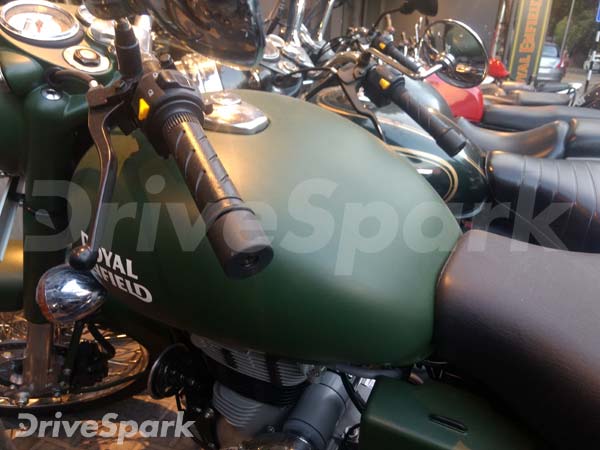 మిలిటరీ గ్రీన్ కలర్‌ రాయల్ ఎన్ఫీల్డ్ క్లాసిక్ 500