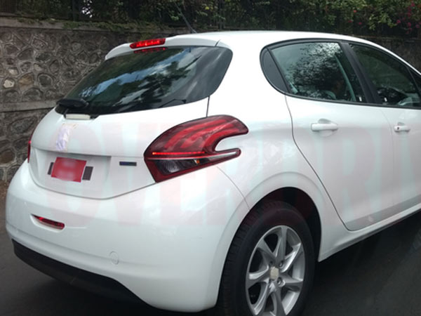 208 హ్యాచ్‌బ్యాక్‌ను దేశీయంగా పరీక్షించిన ప్యూజో