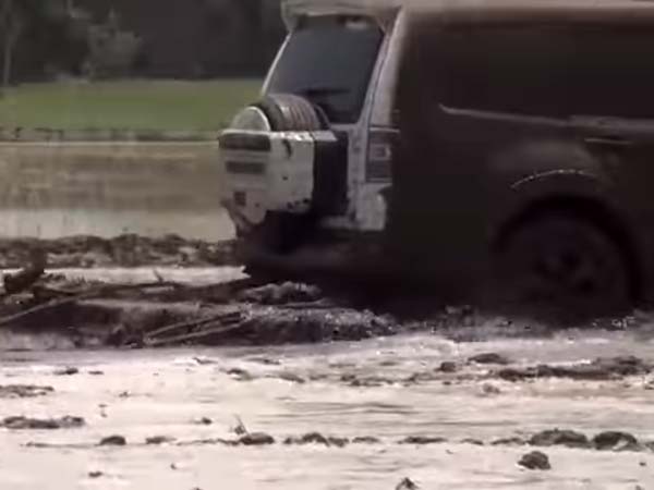 60 లక్షల కారుతో నారు మడులు దున్నుతున్న పంజాబ్ రైతు