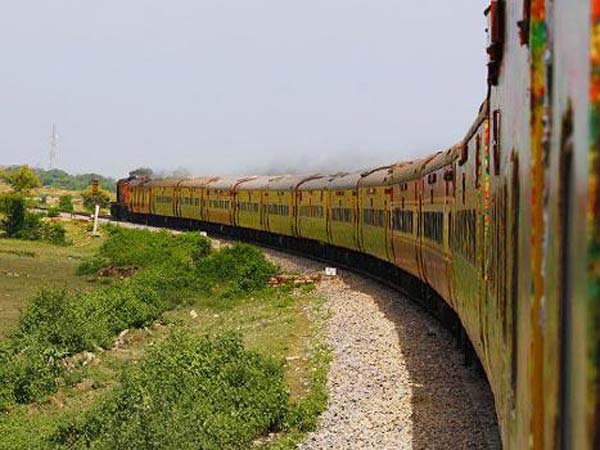 అలహాబాద్ దురంతో ఎక్స్‌ప్రెస్ రైలు(న్యూ ఢిల్లీ-అలహాబాద్)