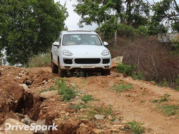 పోర్షే కయీన్ మరియు మకన్ ఎస్‌యూవీల రివ్యూ