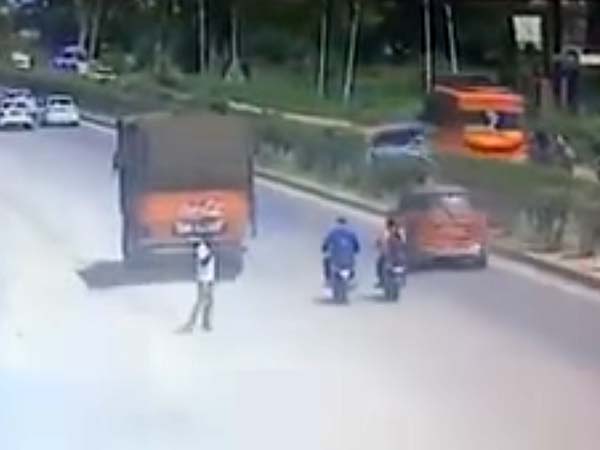 ఫార్చ్యూనర్ మరియు మహీంద్రా ఎక్స్‌యూవీ500 ఢీ