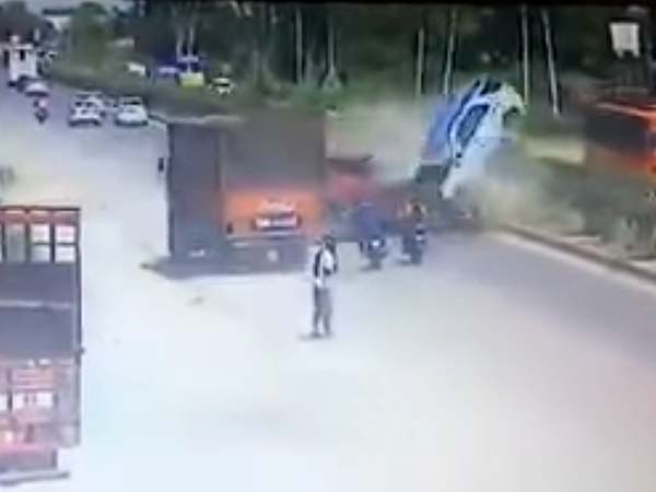 ఫార్చ్యూనర్ మరియు మహీంద్రా ఎక్స్‌యూవీ500 ఢీ