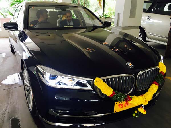 దర్శకధీరుడి ఖాతాలో ఖరీదైన కారు