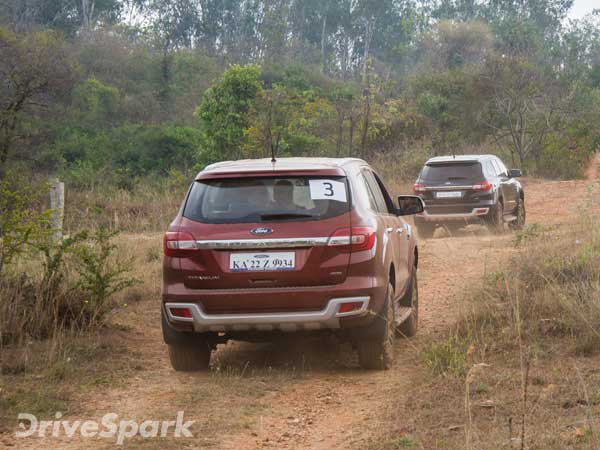ఎండీవర్‌లో రెండు వేరియంట్లకు స్వస్తి పలికిన ఫోర్డ్