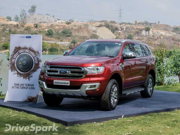 ఎండీవర్‌లో రెండు వేరియంట్లకు స్వస్తి పలికిన ఫోర్డ్