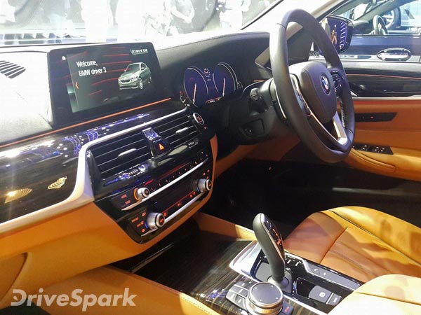 ఇంటీరియర్ లోని ఇతర ఫీచర్లు