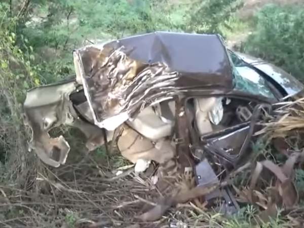 రెండుగా విడిపోయిన మారుతి సియాజ్ కారు