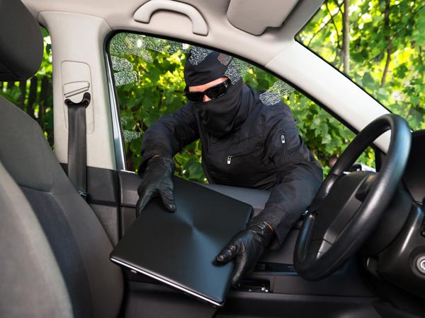 దొంగల బారి నుండి కారును రక్షించే చిట్కాలు