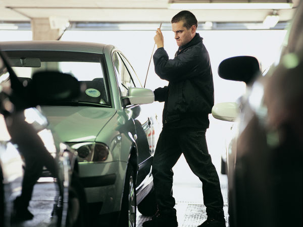 దొంగల బారి నుండి కారును రక్షించే చిట్కాలు