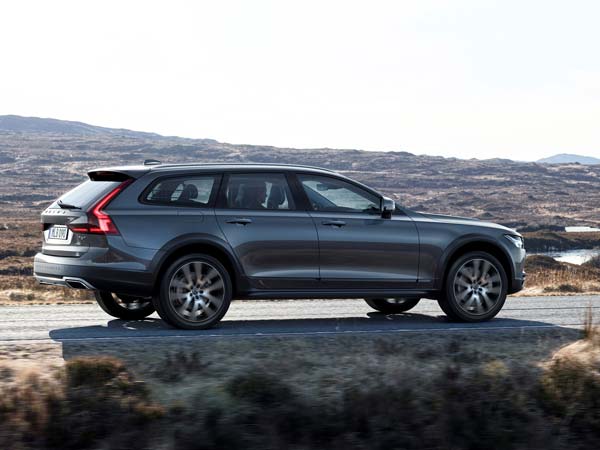 వోల్వో వి90 క్రాస్ కంట్రీ విడుదల