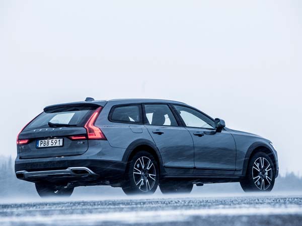 వోల్వో వి90 క్రాస్ కంట్రీ విడుదల