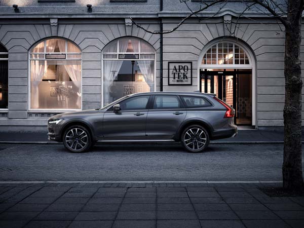 వోల్వో వి90 క్రాస్ కంట్రీ విడుదల