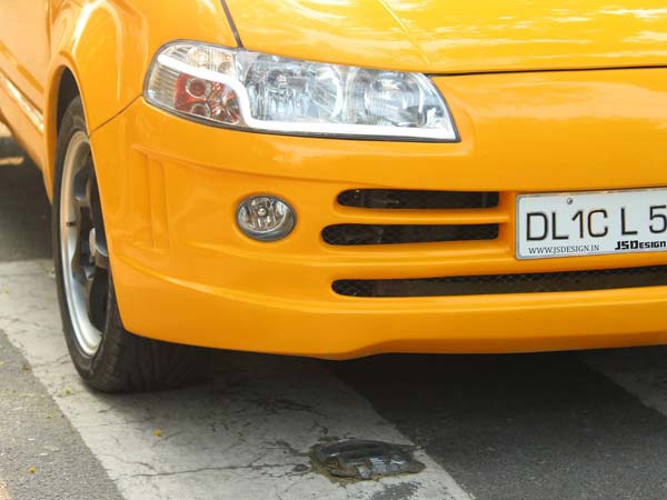 కన్వర్టిబుల్ స్పోర్ట్స్ కారులోకి మారుతి 800