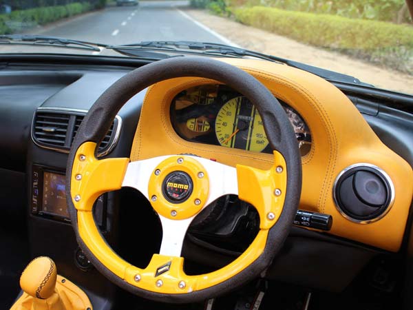 కన్వర్టిబుల్ స్పోర్ట్స్ కారులోకి మారుతి 800