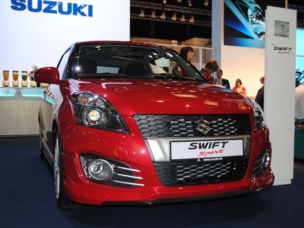 స్విఫ్ట్ స్పోర్ట్ హ్యాచ్‍‌బ్యాక్ ఆవిష్కరించిన సుజుకి