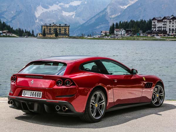 ఫెరారి జిటిసి4 లుస్సో సూపర్ కారు