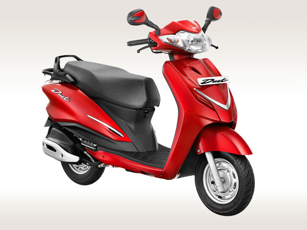 మహిళా పోలీసులకు స్కూటర్లు