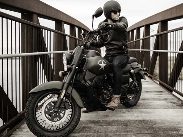 యుఎమ్ నుండి రెనిగేడ్ క్లాసిక్ మరియు కమాండో మొజావే