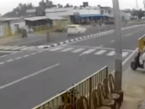 నమక్కల్ స్కూటర్ కారు రోడ్డు ప్రమాదం