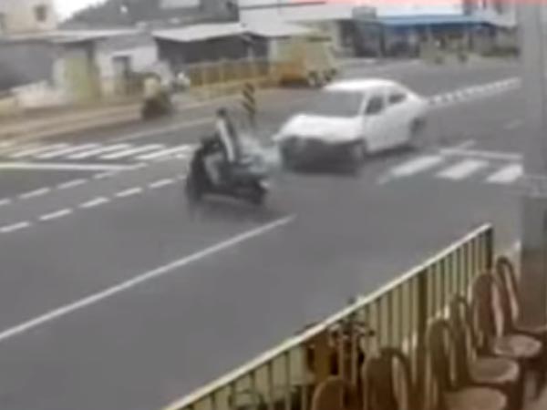 నమక్కల్ స్కూటర్ కారు రోడ్డు ప్రమాదం