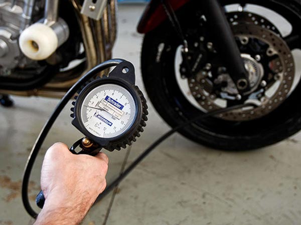 బైక్ మైలేజ్ పెంచుకునేందుకు సింపుల్ టిప్స్