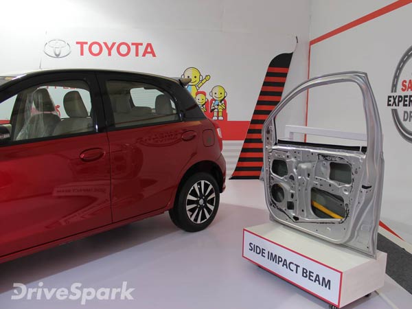  ప్లాటినమ్ ఎటియోస్ మరియు ఎటియోస్ లివా కార్లు